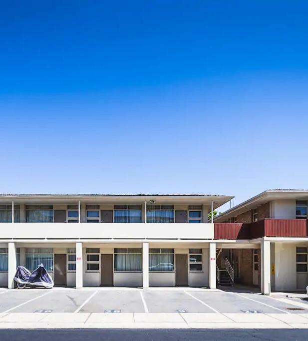 Glenelg Beach Gateway Studio Apartment Экстерьер фото